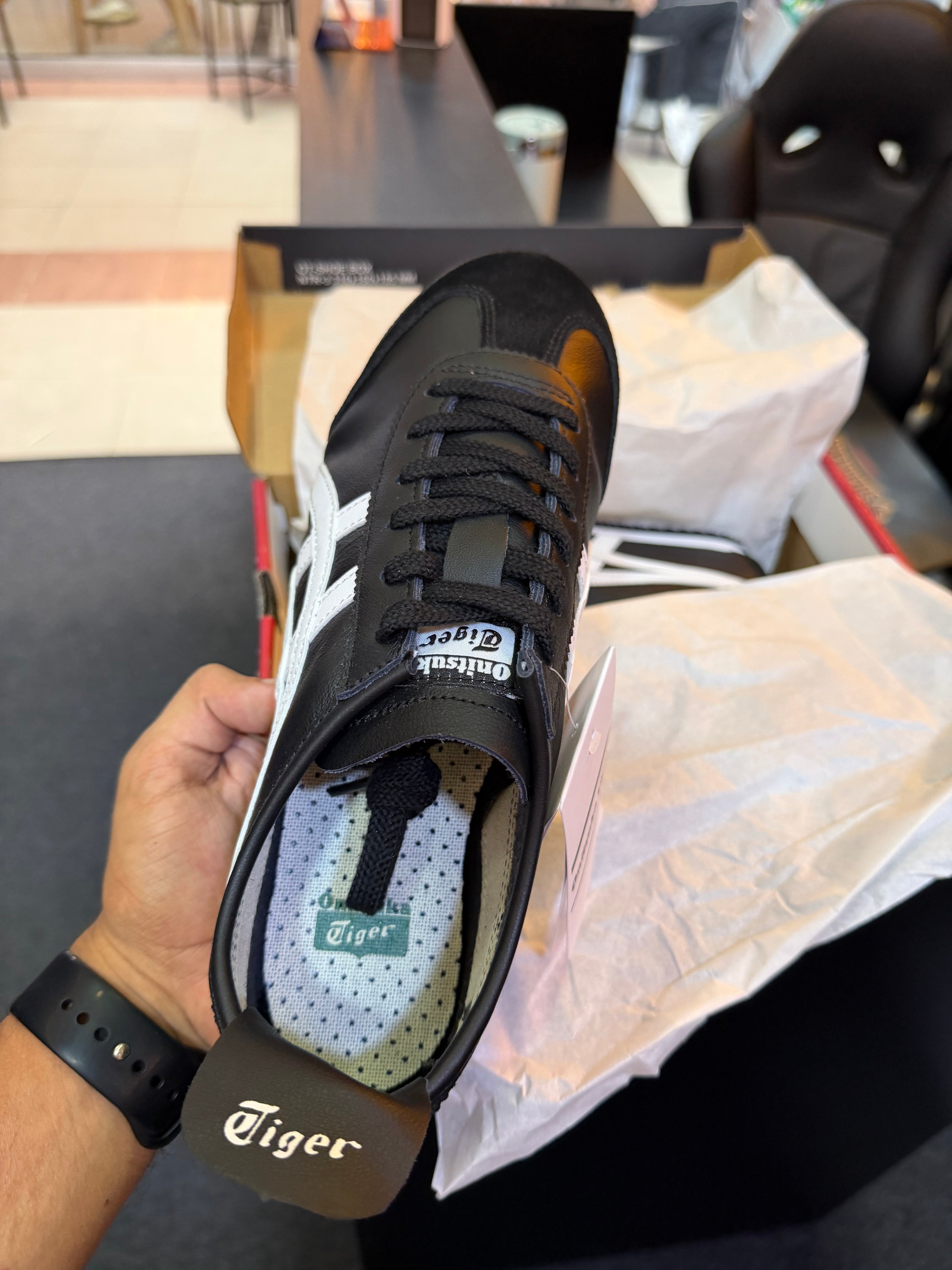 Onitsuka Tiger Mexico 66 — Negro/Blanco