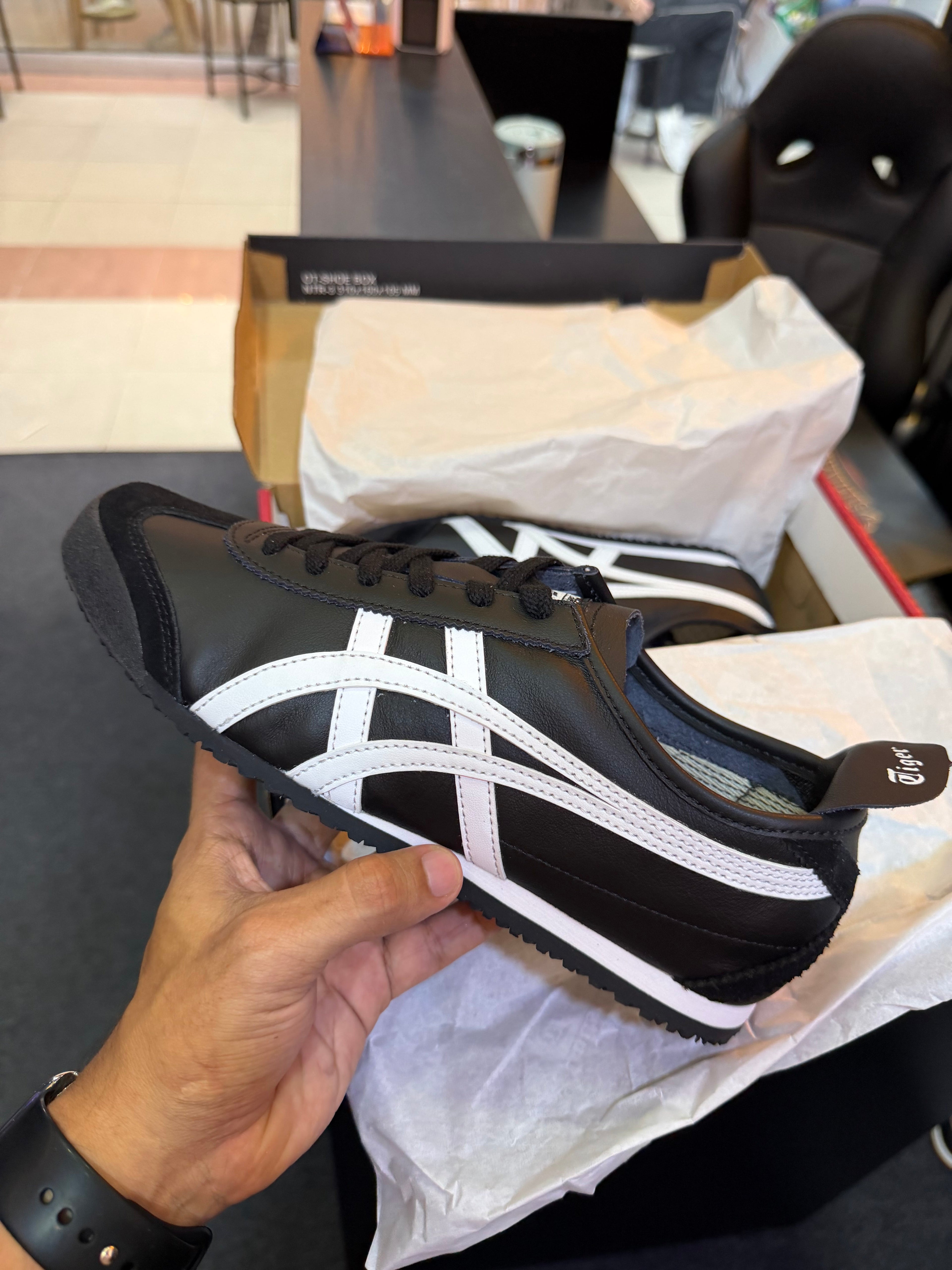 Onitsuka Tiger Mexico 66 — Negro/Blanco
