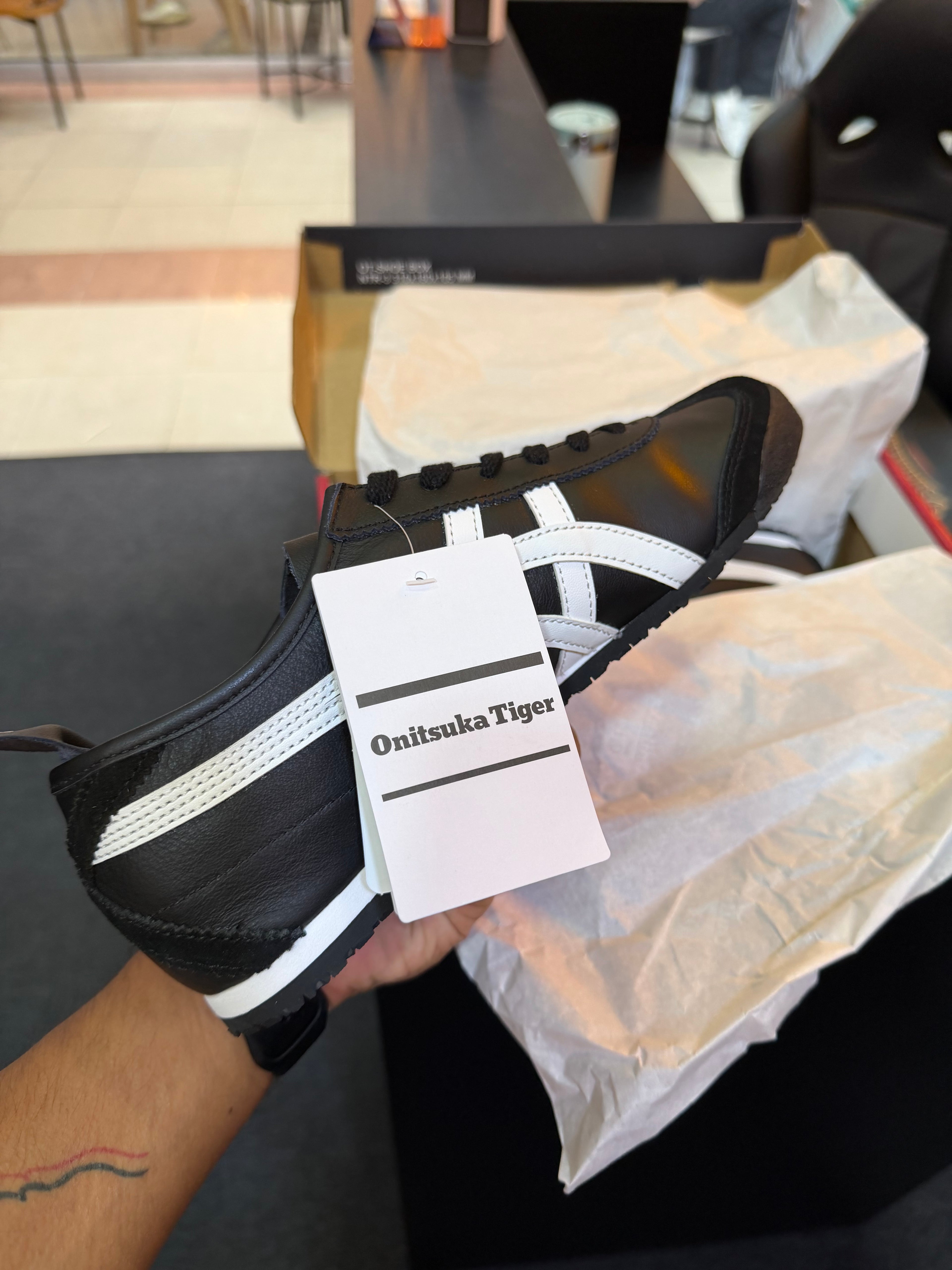 Onitsuka Tiger Mexico 66 — Negro/Blanco