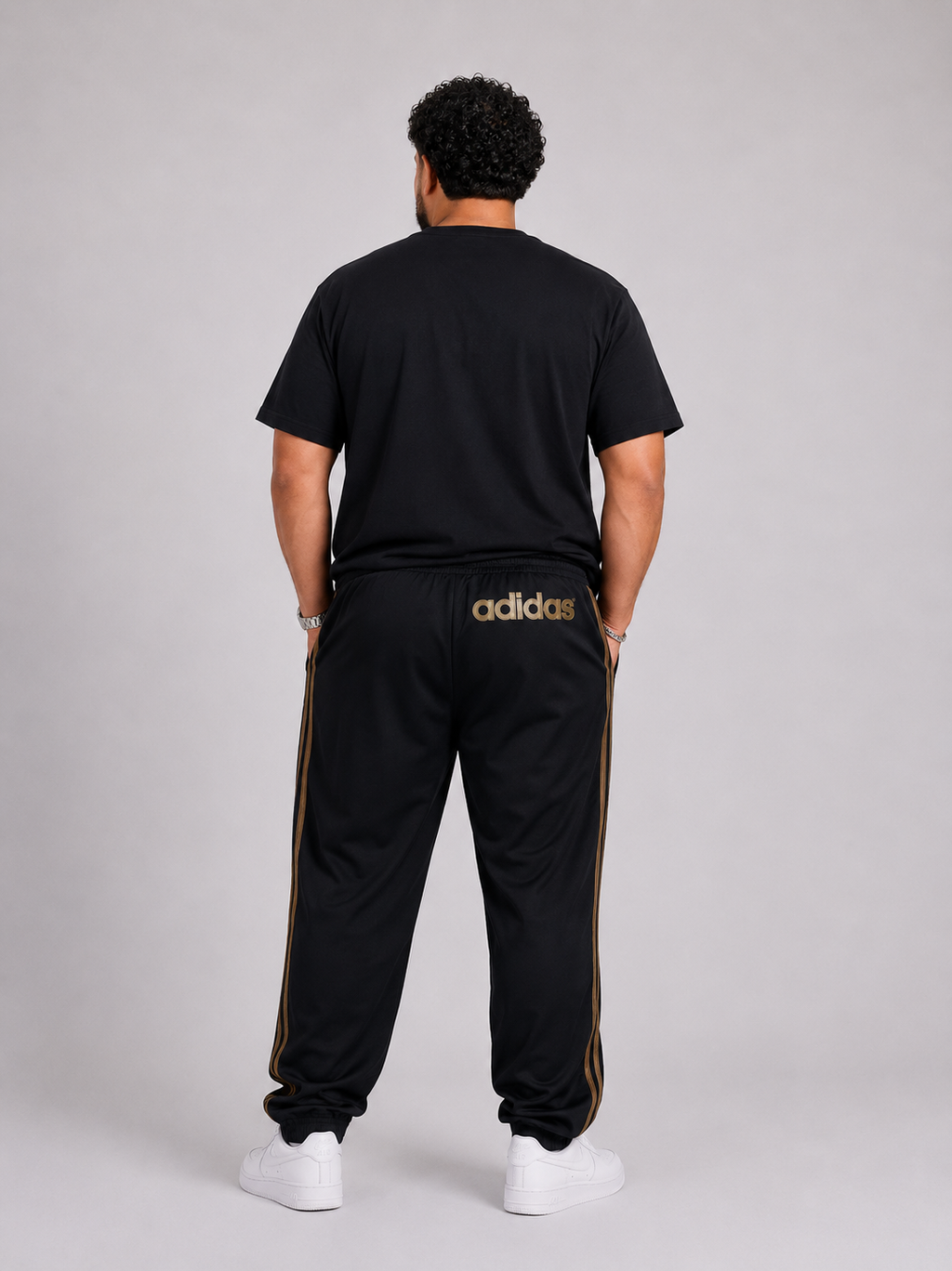 Sudadera Adidas Negra Franjas Doradas