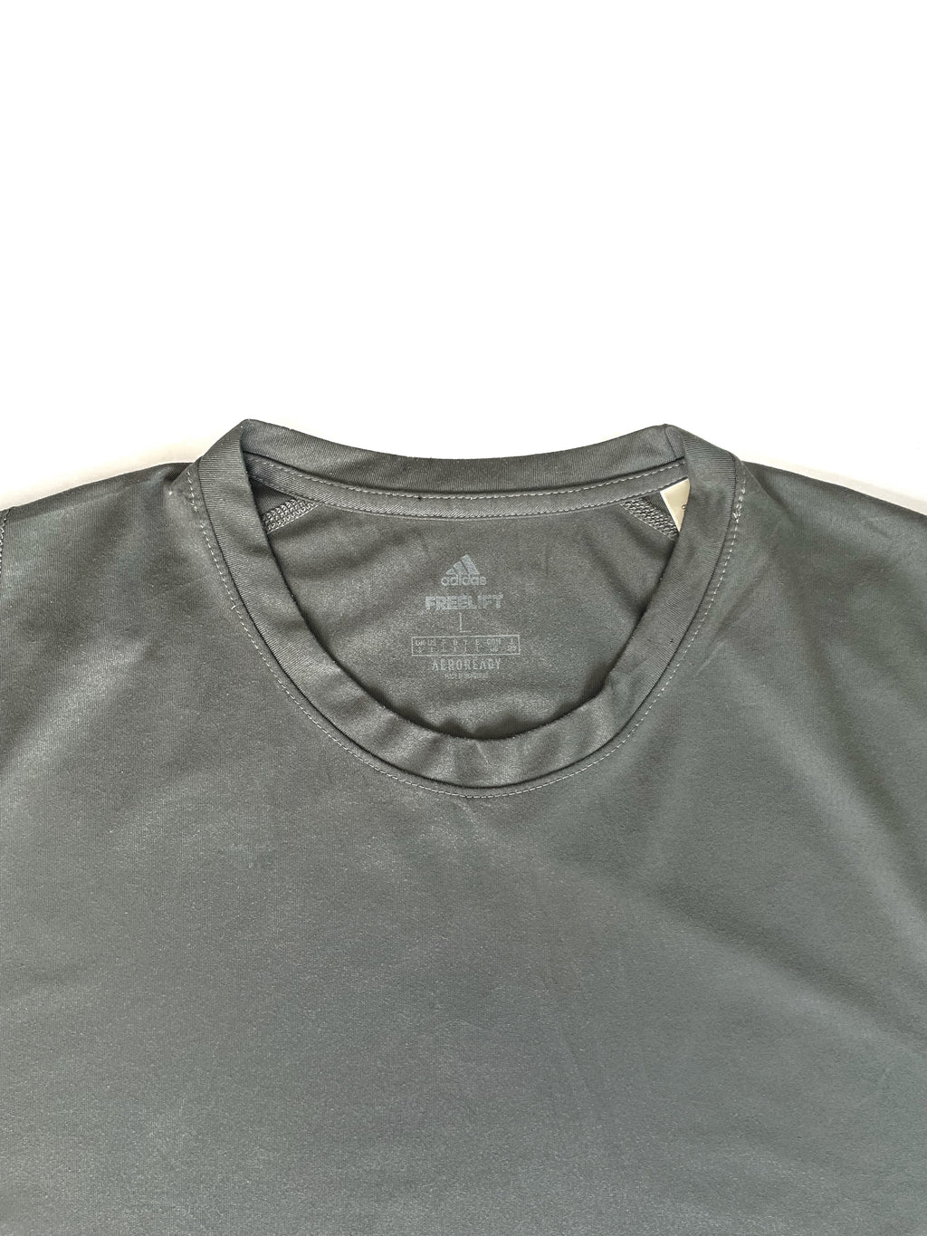 Camiseta Adidas deportiva