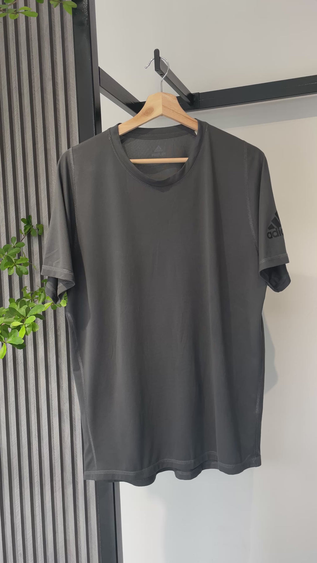 Camiseta Adidas deportiva