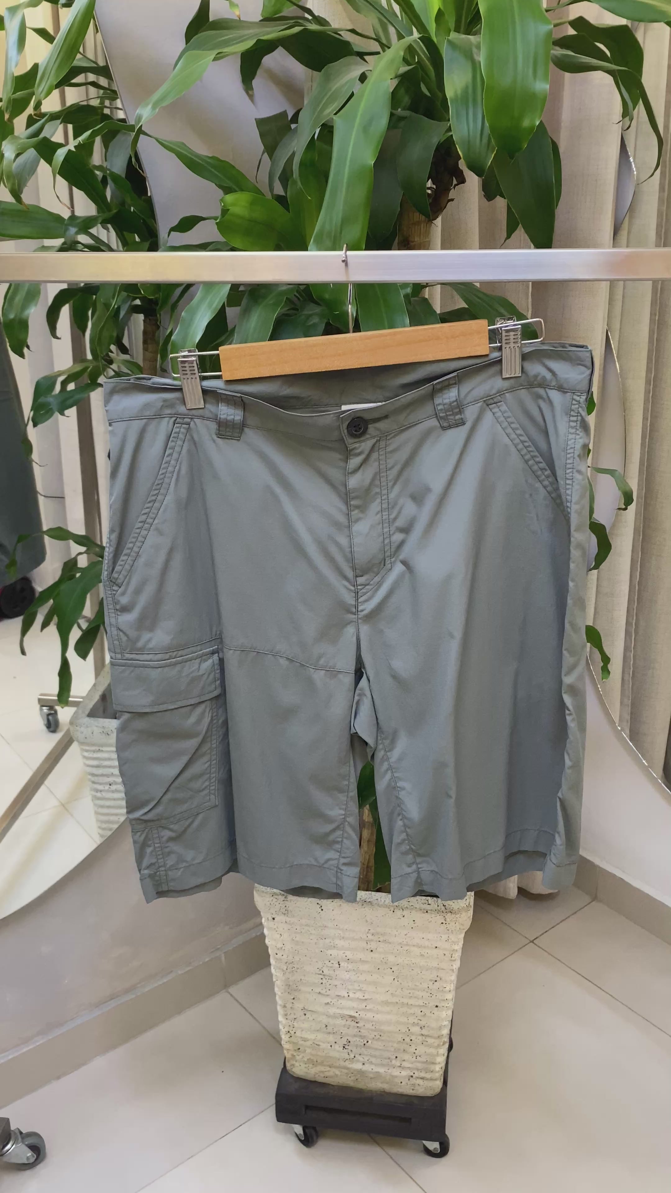 Bermuda Columbia Impermeable — Gris