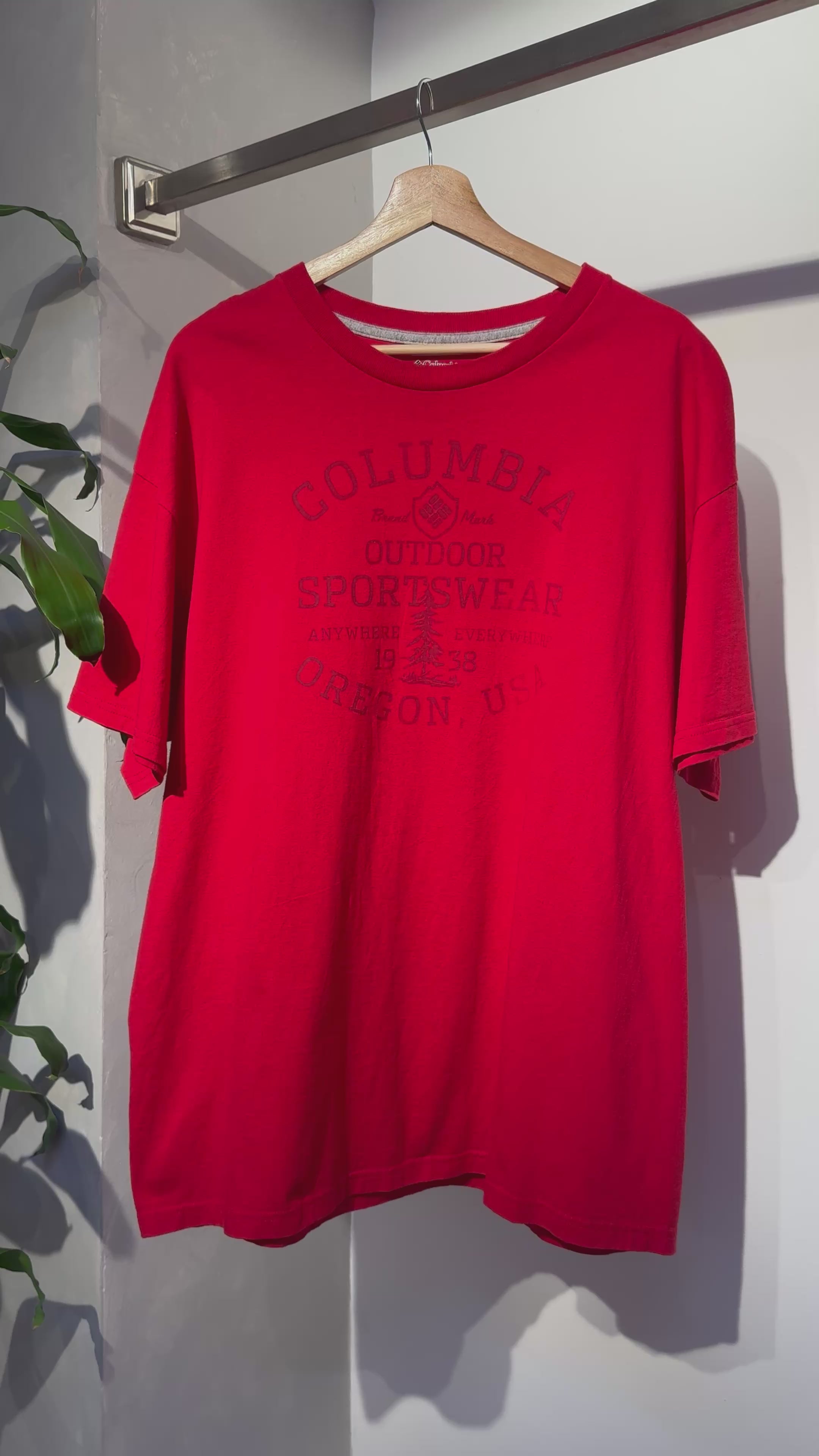 Camiseta Columbia Outdoor Sportswear  Roja