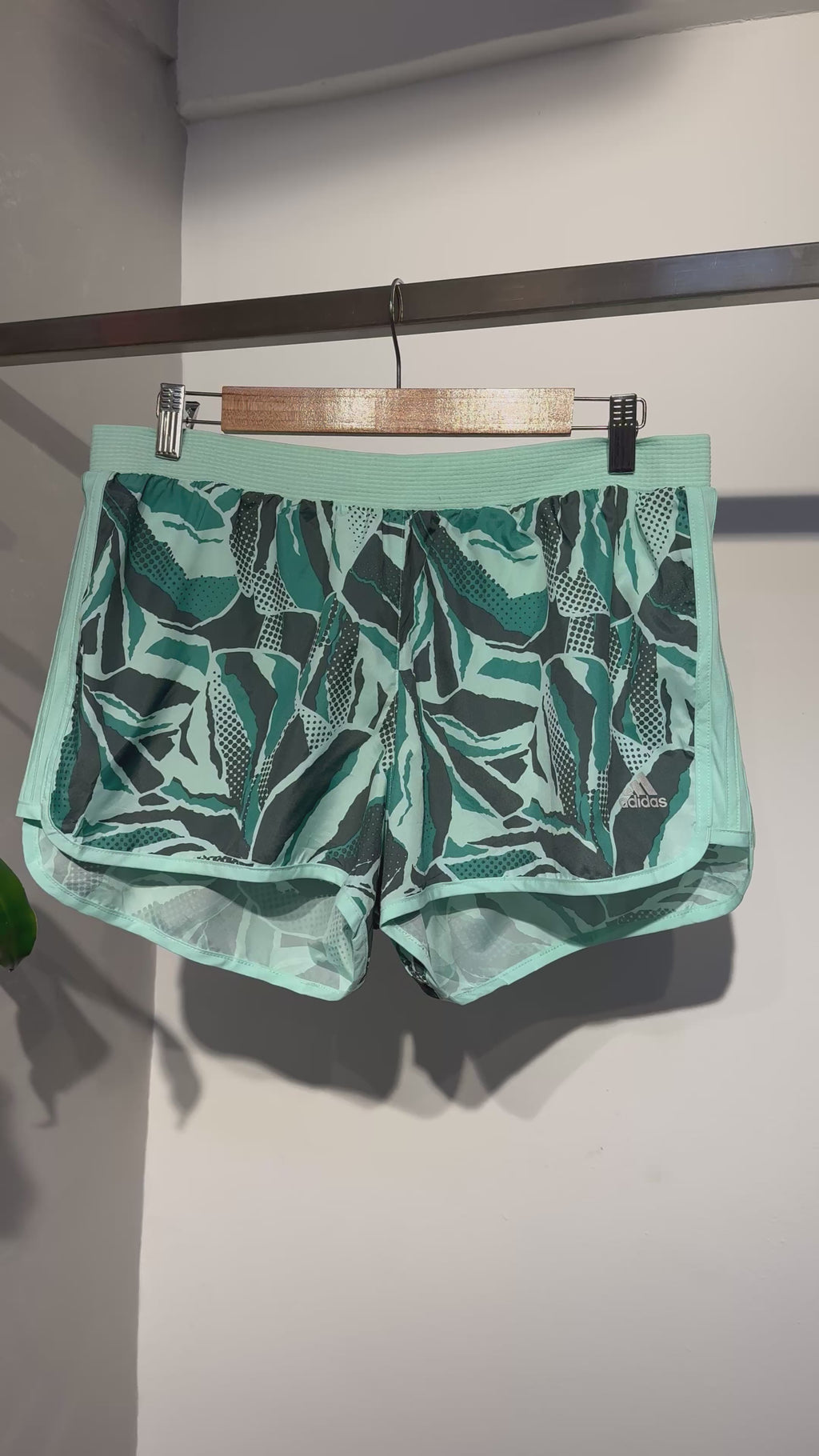 Short Deportivo Adidas Verde Estampado