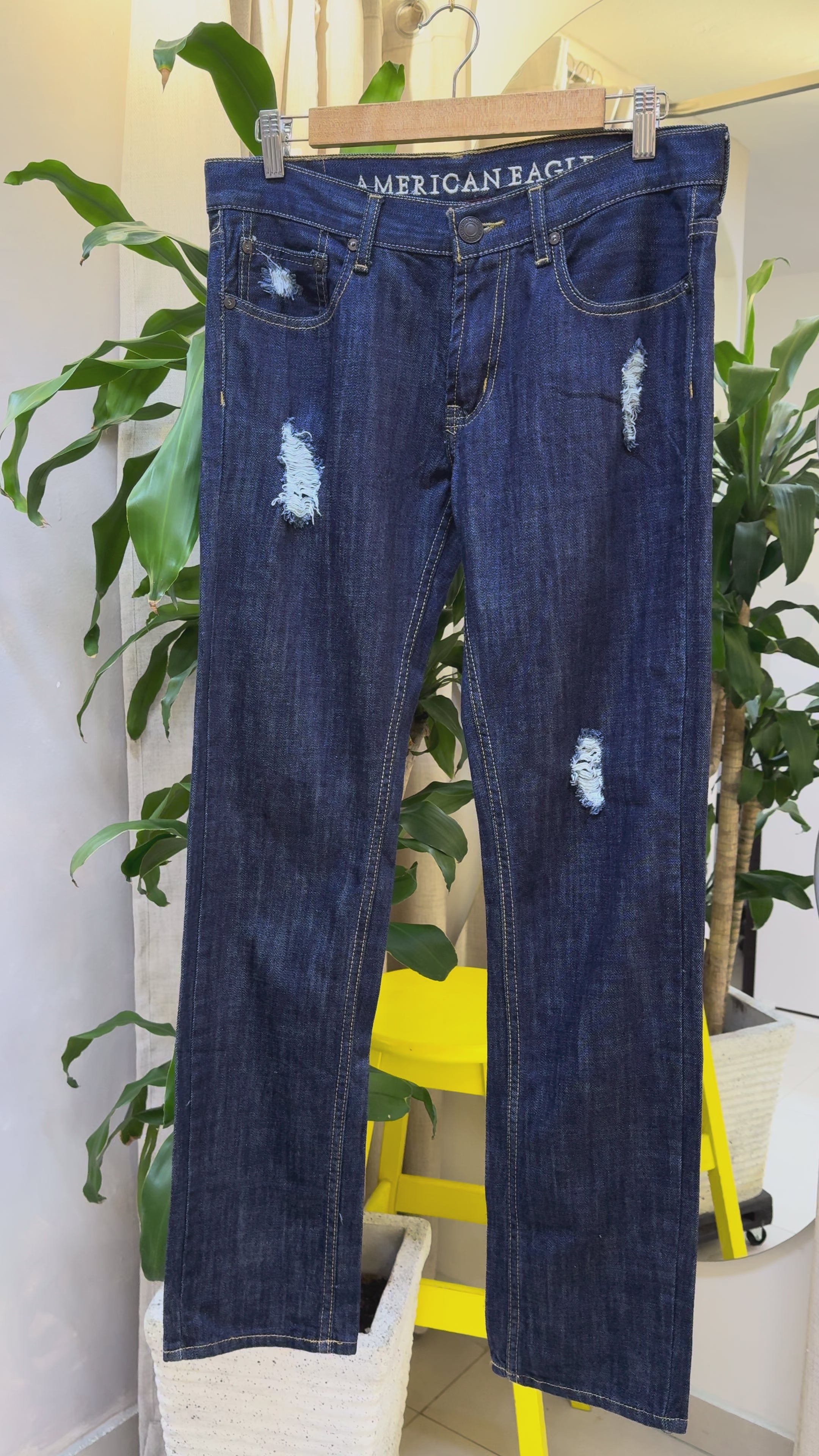 American Eagle Slim Straight Jean Azul Oscuro con Rotos